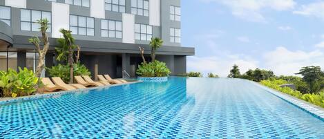 2 piscines extérieures