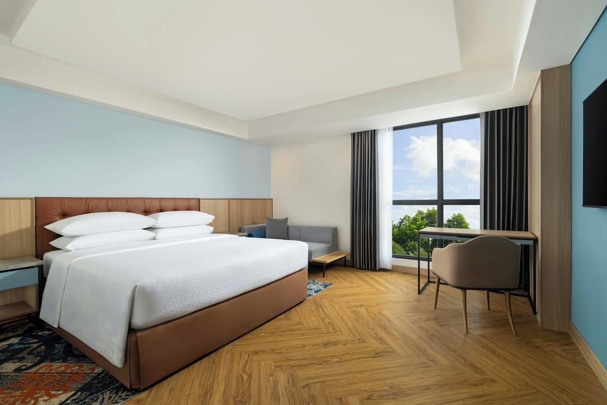 Suite, 1 King Bed, City View | Premium bedding, minibar, in-room safe, desk