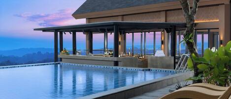 2 bars/lounges, swim-up bar, poolside bar