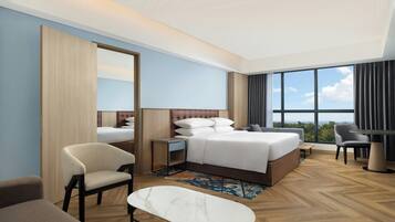 Habitación Premier, 1 cama King size, vista a la ciudad, en esquina | Ropa de cama de alta calidad y minibar