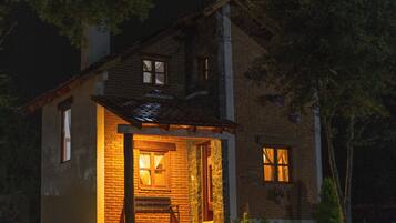 Familien-Ferienhütte | 2 Schlafzimmer, Allergikerbettwaren, Daunenbettdecken