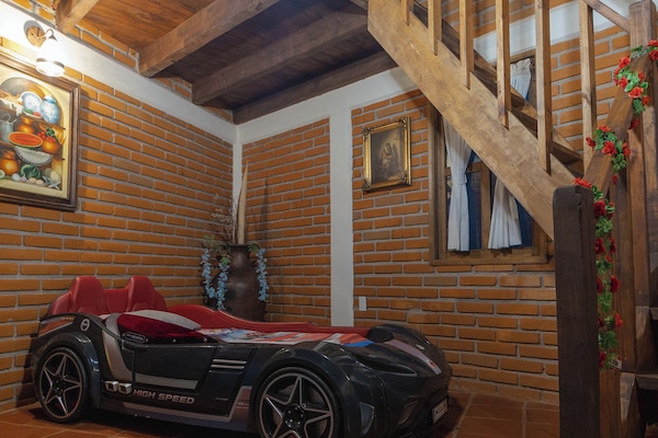 Junior cottage, patio, uitzicht op binnenplaats | 2 slaapkamers, hypoallergeen beddengoed, donzen dekbedden