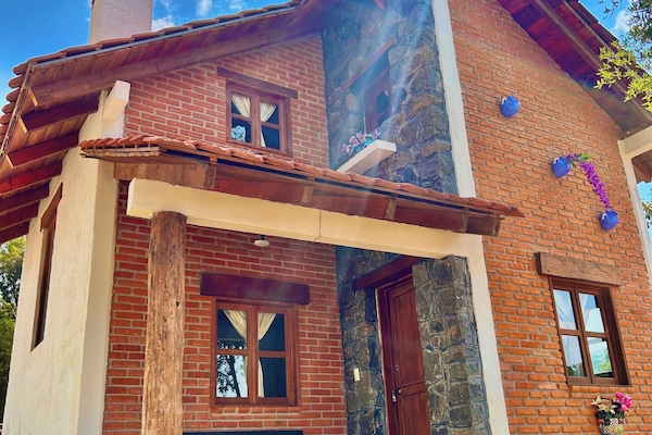 Standaard huisje, patio, uitzicht op bergen | 2 slaapkamers, hypoallergeen beddengoed, donzen dekbedden