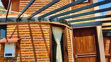 Casa de campo junior, patio, vista al patio | 2 habitaciones, ropa de cama hipoalergénica y edredón