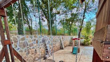 Área de juegos infantiles al aire libre