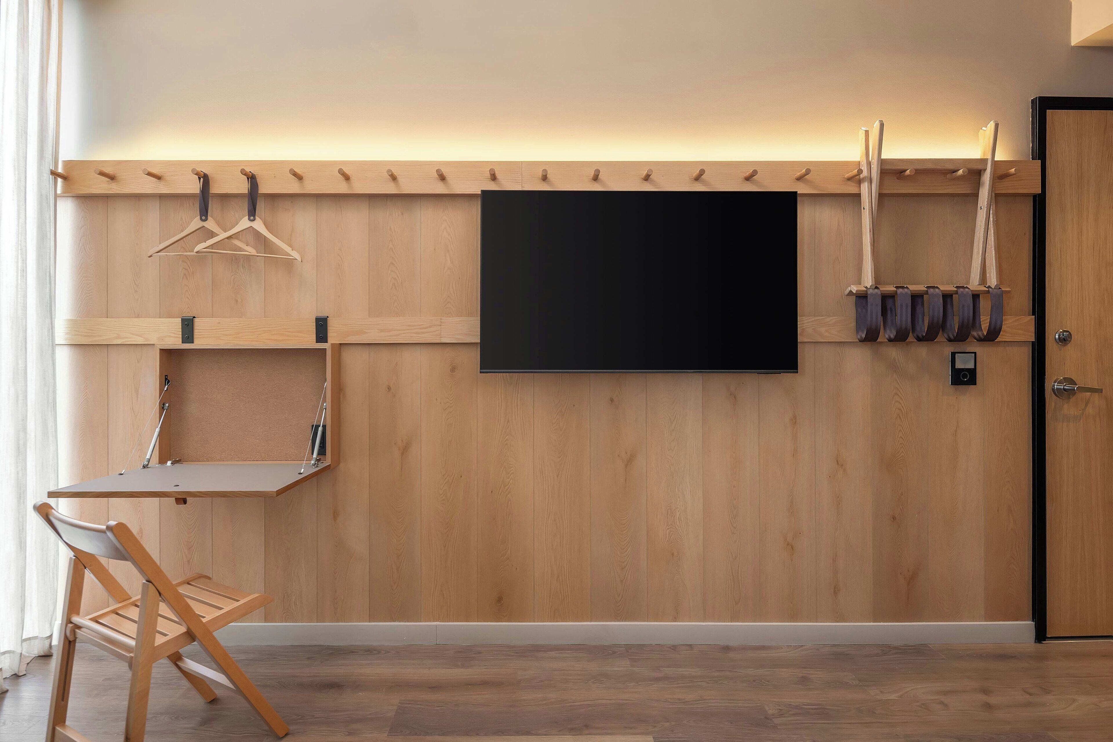 Room, 1 King Bed | In-room safe, individually decorated, individually furnished, desk