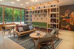 Lobby lounge - Moxy Tulum (Tulum)