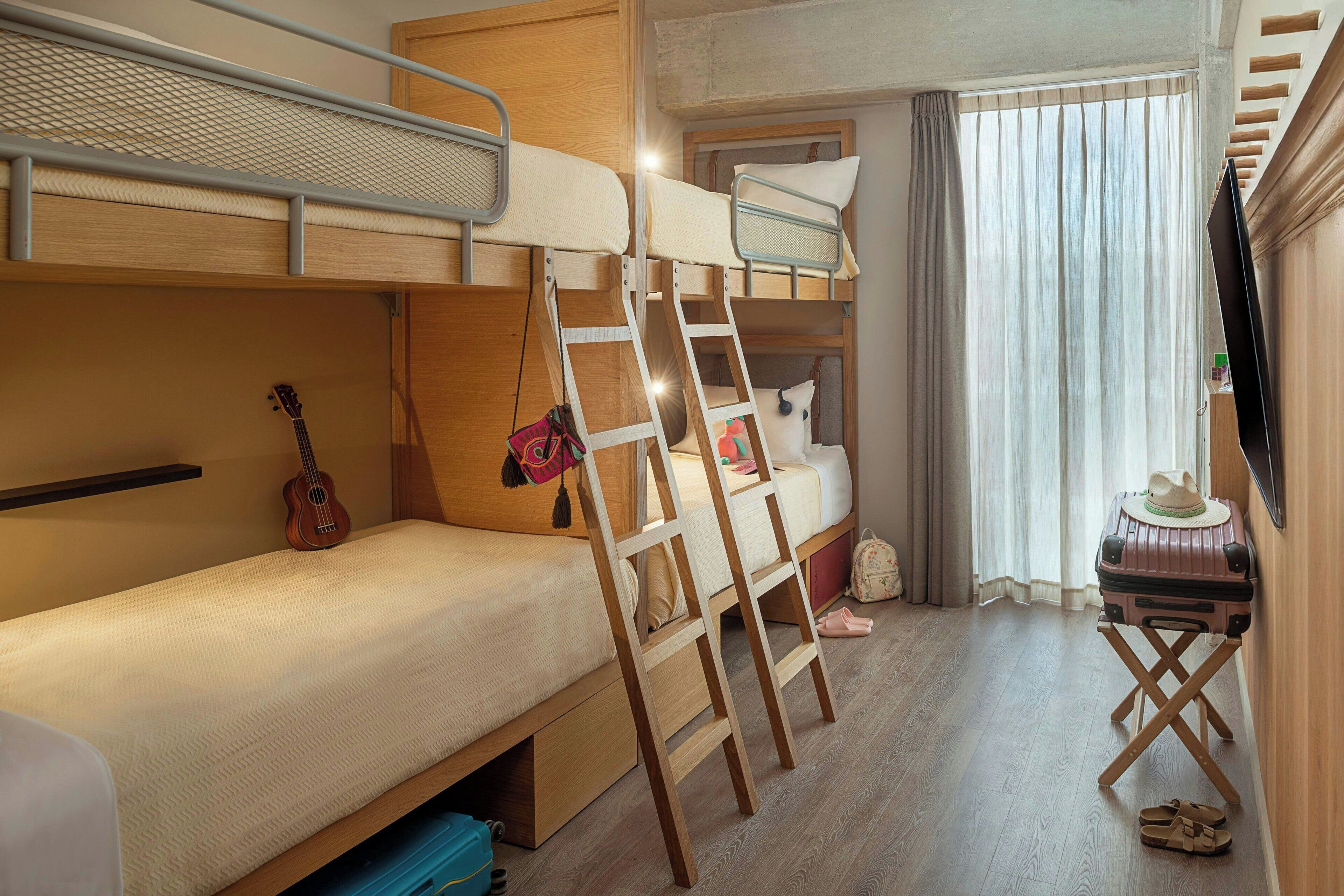 Room, Multiple Beds