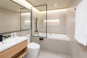 Villa, 5 Bedrooms, Accessible, Smoking | Bathroom