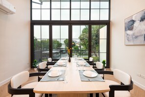Vila, 5 quartos, acessível, para fumantes | Sala de jantar