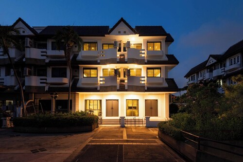 Luxury 5BR Poolhouse & Theater - 2mins to BTS