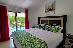 Apartment, Balcony, Garden View - 2-BD Unit with Pool, 2 Blocks from Beach (Coco)