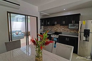 Dining room - 2-BD Unit with Pool, 2 Blocks from Beach (Coco)