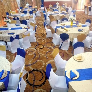 Indoor wedding - Broadfields Hotel   (Abuja)