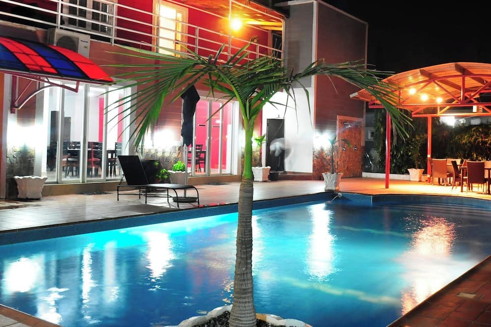 Broadfields Hotel