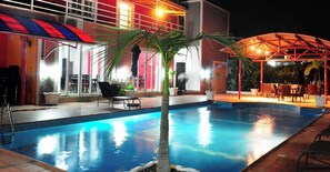 Kolam renang outdoor