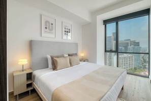 1 habitación, escritorio, tabla de planchar con plancha y wifi 