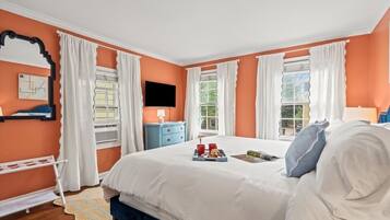2 bedrooms, iron/ironing board, internet, bed sheets