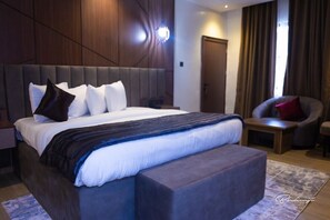 Enkeltrom – classic | Safe på rommet, skrivebord, lydisolert og wi-fi (inkludert)