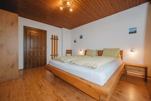 Classic Apartment, 2 Bedrooms, Mountain View | 2 bedrooms, hypo-allergenic bedding, free WiFi, bed sheets