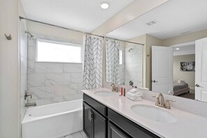 Townhome, 4 Bedrooms, Private Pool | Bathroom - Super Swank - Aesthetic Designs (Davenport)