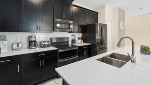 Maison en rangée, 4 chambres, piscine privée | Cuisine privée