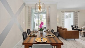 Maison en rangée, 4 chambres, piscine privée | Repas dans la chambre