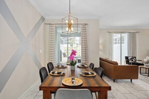 타운홈, 침실 4개, 전용 수영장 | 객실 내 식사 공간