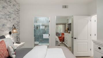 2 bedrooms, iron/ironing board, free WiFi, bed sheets