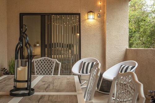 Beautiful Condo! Great location, 5 miles from UofA