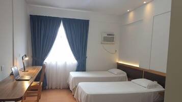 Economy-Dreibettzimmer, 3 Einzelbetten | Kostenloses WLAN, Rollstuhlgeeignet