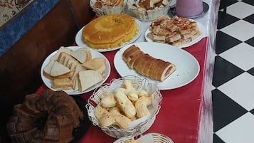 Free daily continental breakfast