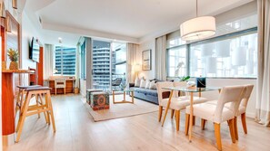 Suite Panorama, balkon, pemandangan samudra | Area keluarga