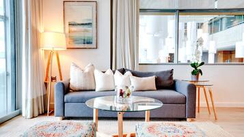 Panoramic Suite, Balcony, Ocean View | Living area