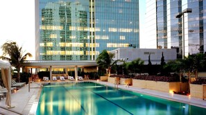Outdoor pool - AKA Miami Brickell - Residence  (Miami)