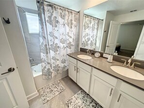 Bathroom - FL- 1042 Splash Shot (Davenport)