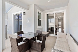 ทราดิชันนัลทาวน์โฮม, 4 ห้องนอน, สระว่ายน้ำส่วนตัว | ลานระเบียง/นอกชาน