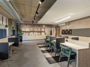 Coin salon dans le hall