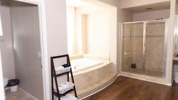 House, 6 Bedrooms, Private Pool | Bathroom