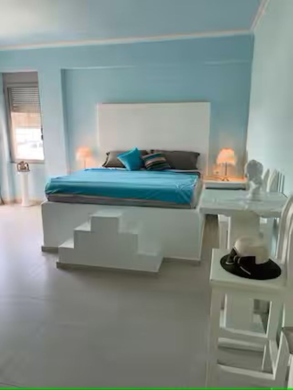 2 dormitorios, escritorio, tabla de planchar con plancha y wifi