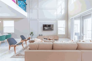 Family House, 5 Bedrooms, Private Pool | Living area - FL- 1057 Leader St (Davenport)