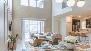 Family House, 5 Bedrooms, Private Pool | Living area