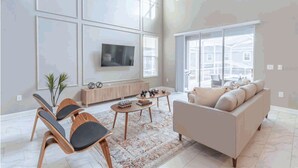 Family House, 5 Bedrooms, Private Pool | Living area