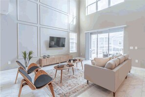 Casa familiar, 5 habitaciones, piscina privada | Zona de estar