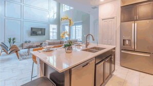 Family House, 5 Bedrooms, Private Pool | Private kitchen