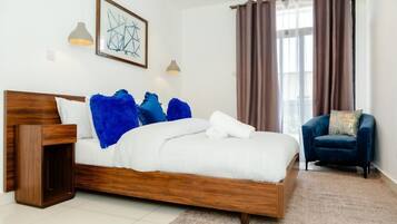 Escritorio, espacio para trabajar con laptop y wifi gratis