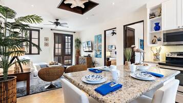Casa, balcón, vista al océano | Comedor