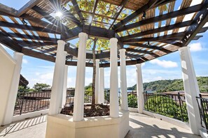 Building design - Stylish Beach-Themed Condo with Two Bedrooms and Lovely Ocean Views (Las Catalinas)