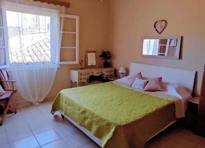 3 habitaciones, tabla de planchar con plancha y wifi gratis 