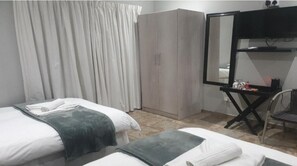 1 bedroom, desk, WiFi